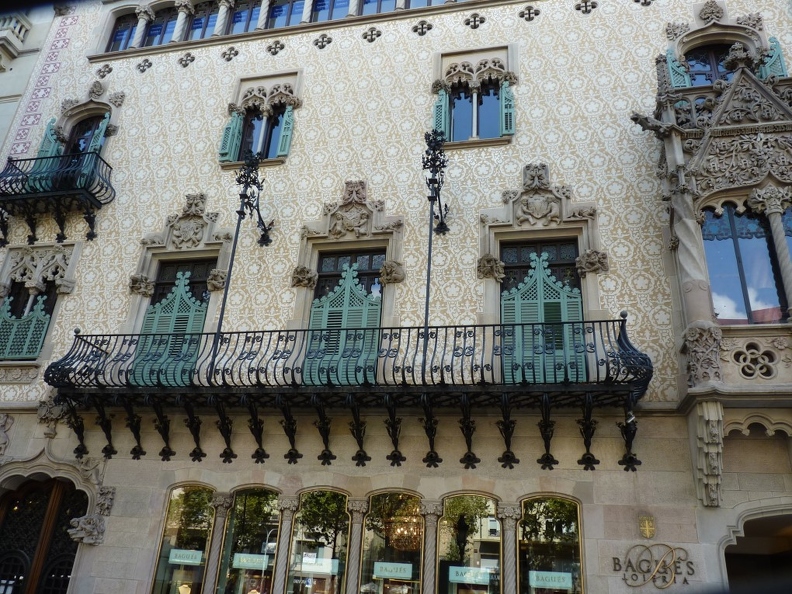 réalisations de l'architecte catalan Antoni Gaudí -Barcelone (14) (Personnalisé).JPG