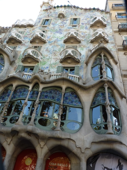 réalisations de l'architecte catalan Antoni Gaudí -Barcelone (5) (Personnalisé).JPG