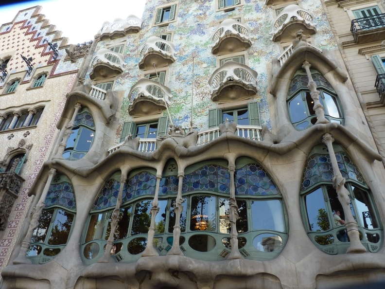 réalisations de l'architecte catalan Antoni Gaudí -Barcelone (10) (Personnalisé).JPG